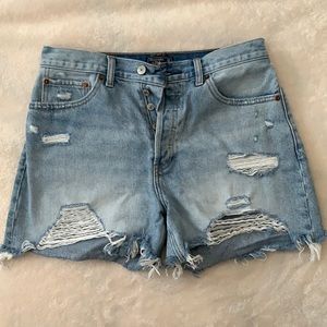 Abercrombie&Fitch distressed high rise mom shorts